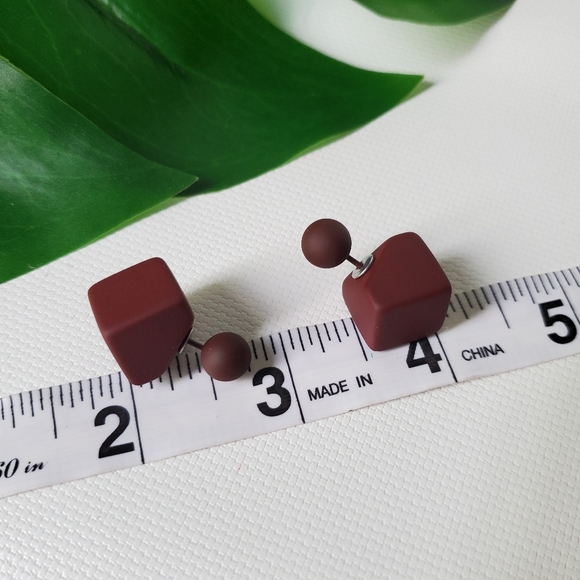 Double Sided Rubber BROWN OR WHITE Earrings 2 in One - Picture 2 of 4